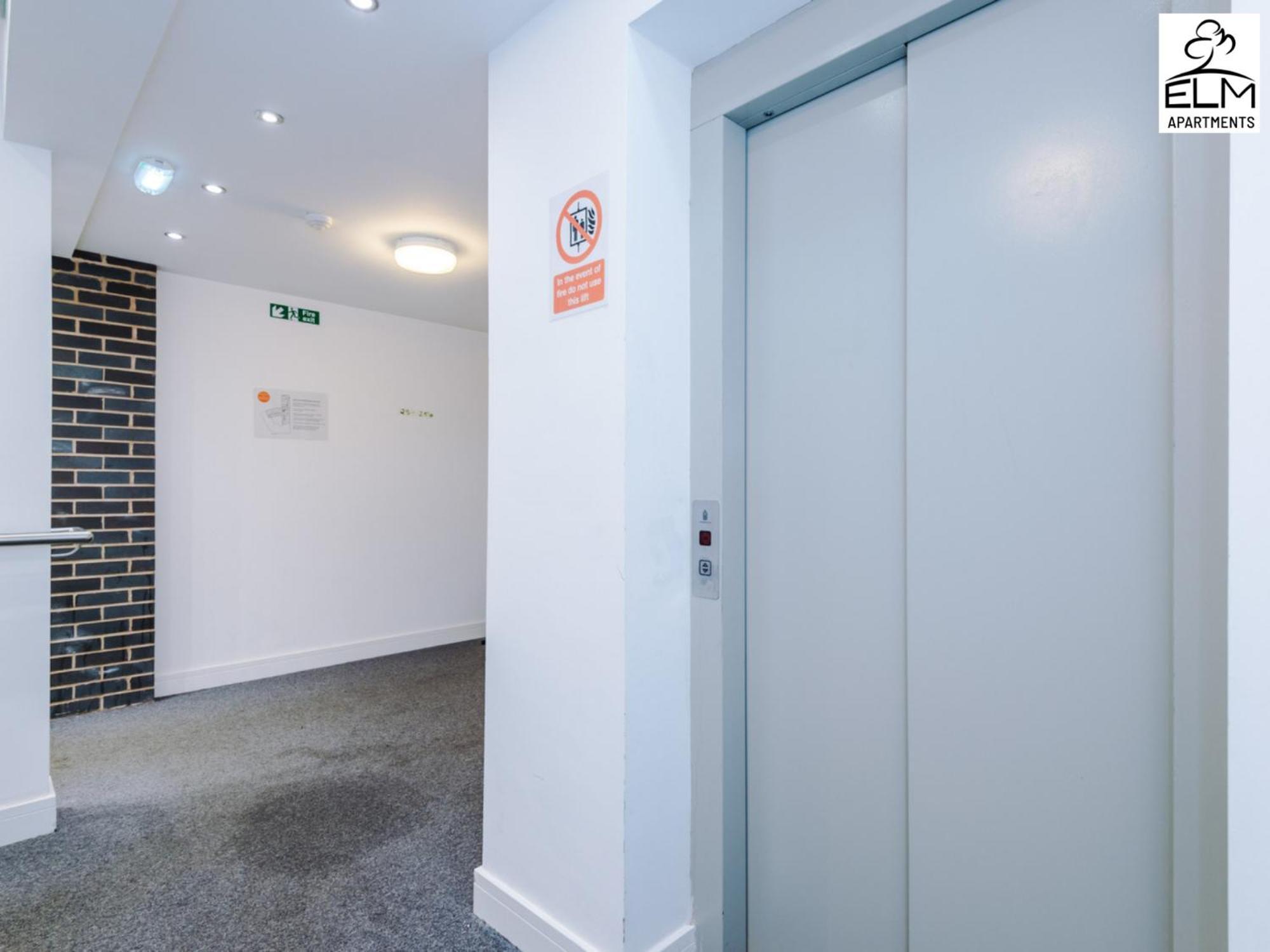 Elm Aparthotel , Collection Of Apartments Available Near Media City , Free Parking マンチェスター エクステリア 写真