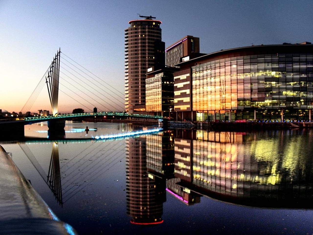 Elm Aparthotel , Collection Of Apartments Available Near Media City , Free Parking マンチェスター エクステリア 写真