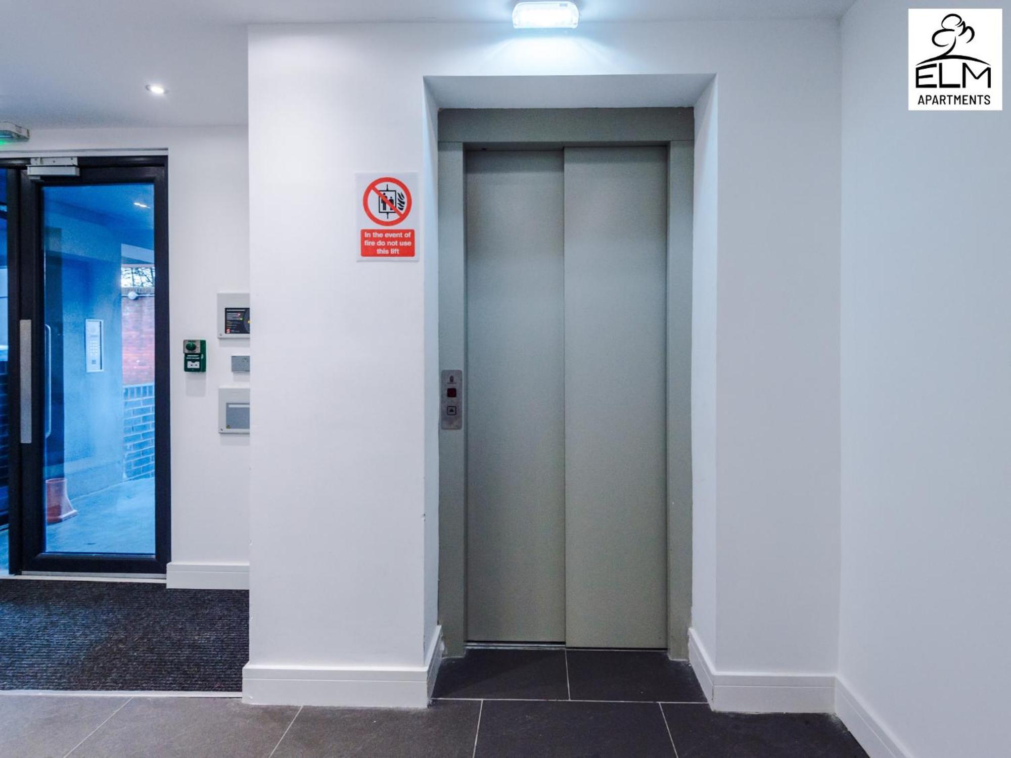 Elm Aparthotel , Collection Of Apartments Available Near Media City , Free Parking マンチェスター エクステリア 写真